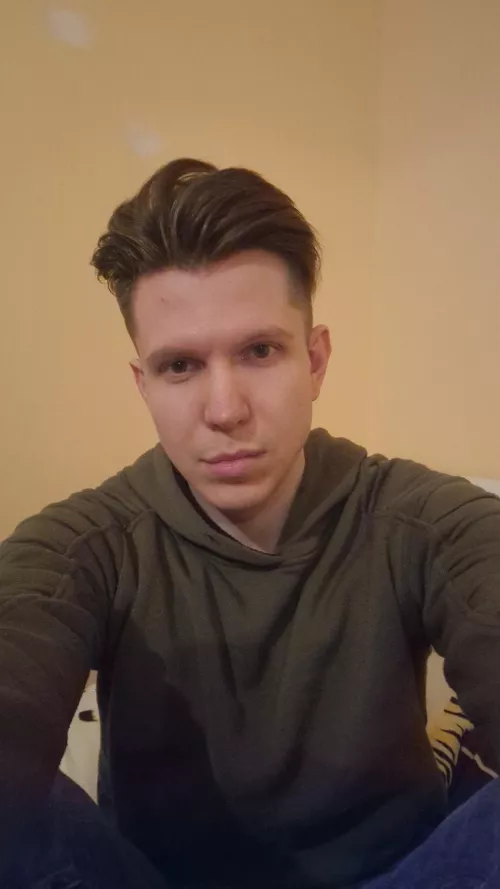 Did get a new haircut dunno how it looks. 