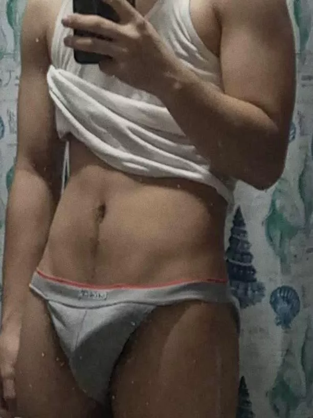 Hi, new here. Chats?