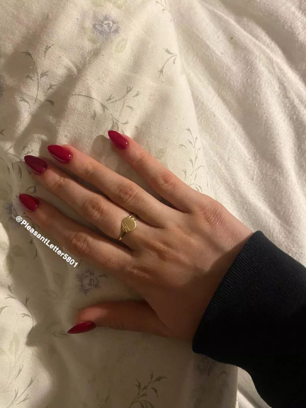 I just got my nails painted🥺 do you think I have nice hands?
