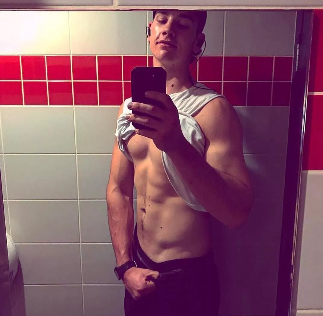 Looking for a submissive/slave 