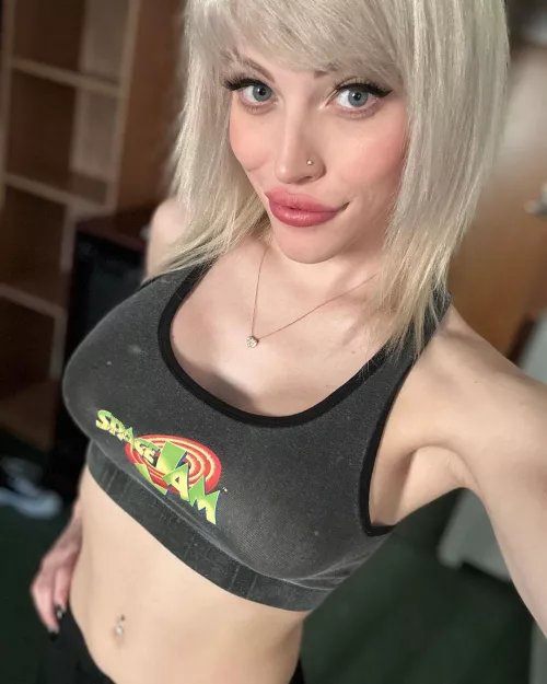 Feelin' it hot! 27 trans KIK: lauralove1x