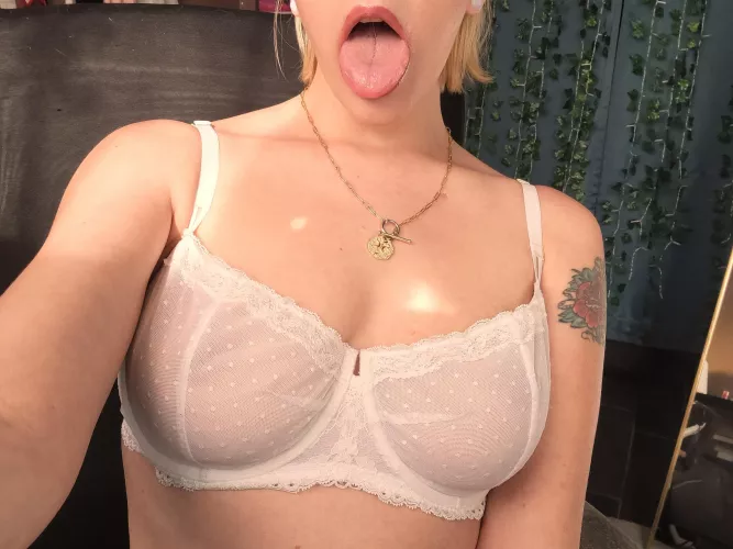 FUUUCK.
Going online early! I'm so fucking needy daddy... (sp00kywitchmom)