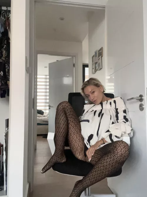 How would you react if you caught your boss like this?