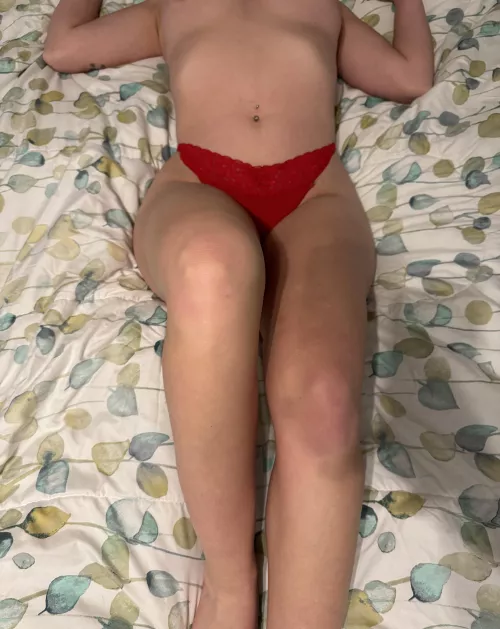 I need someone to spread my legs..❤️