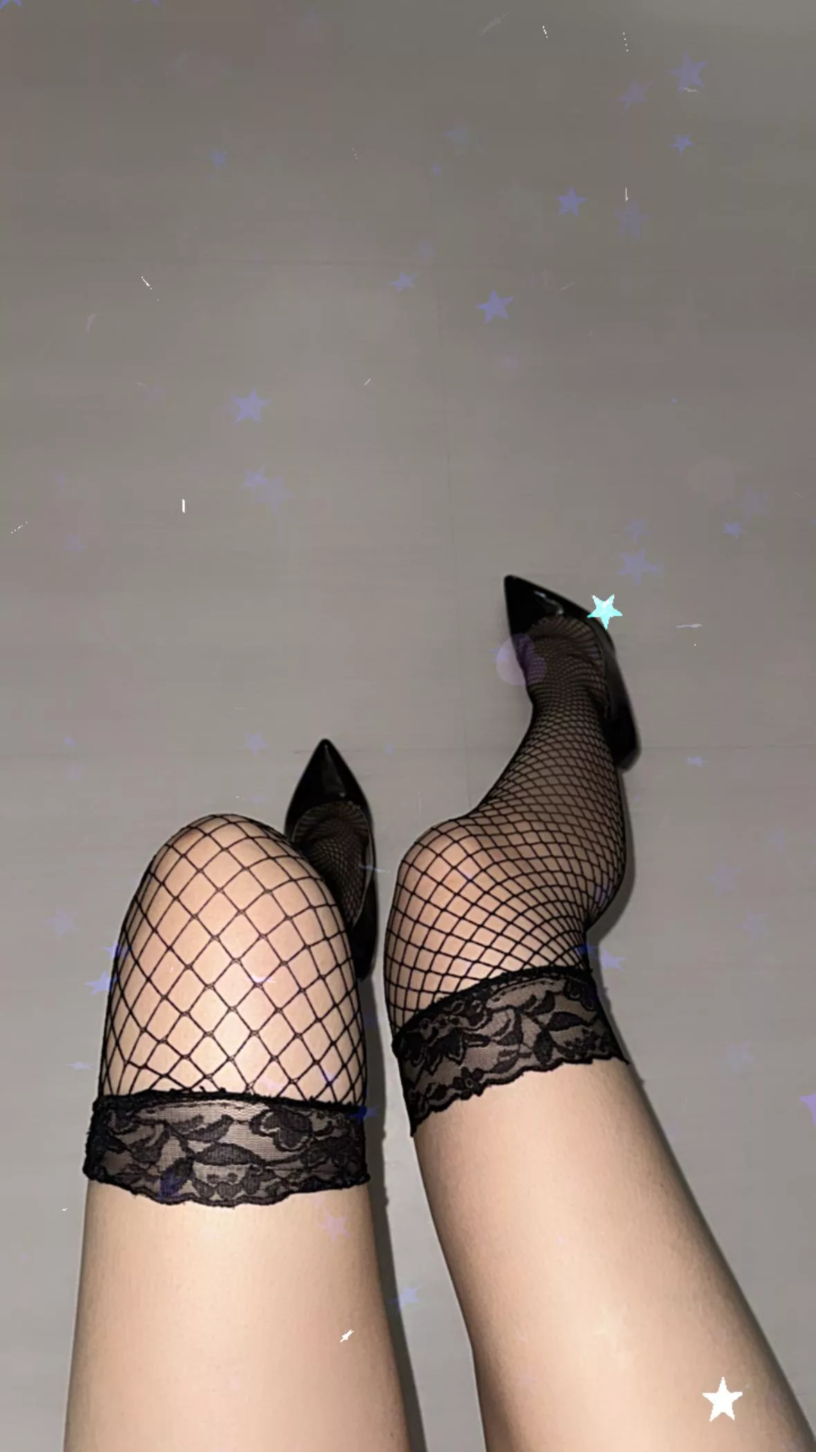 I tried on stockings. How do you think?