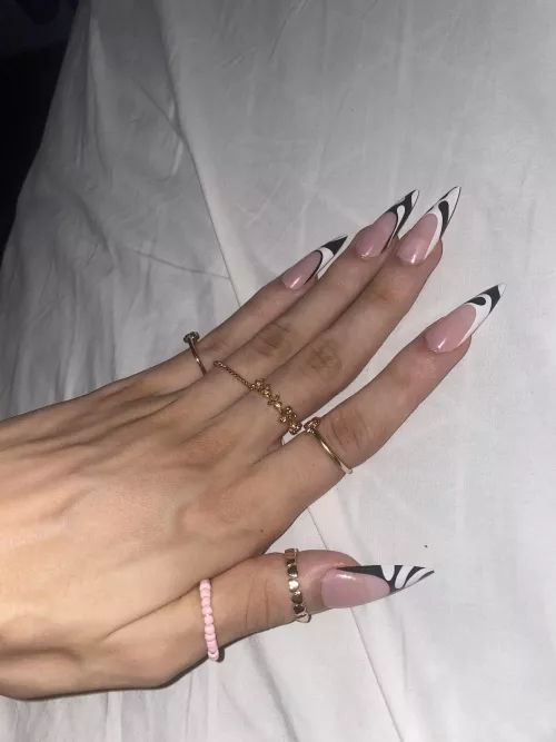 i want to stroke your cum onto my cumslut nails so bad 🤤