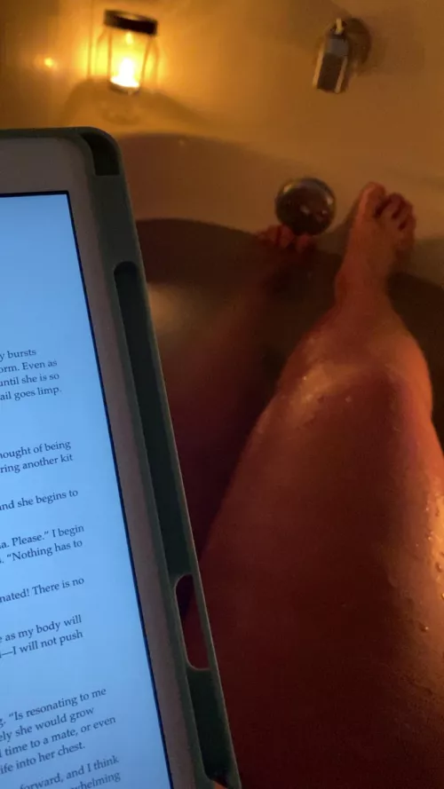 Nothing like a hot bath to end the day.. 📕 