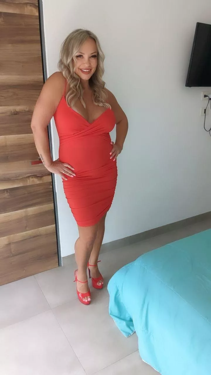 Wanna give it to a Hot Older MILF