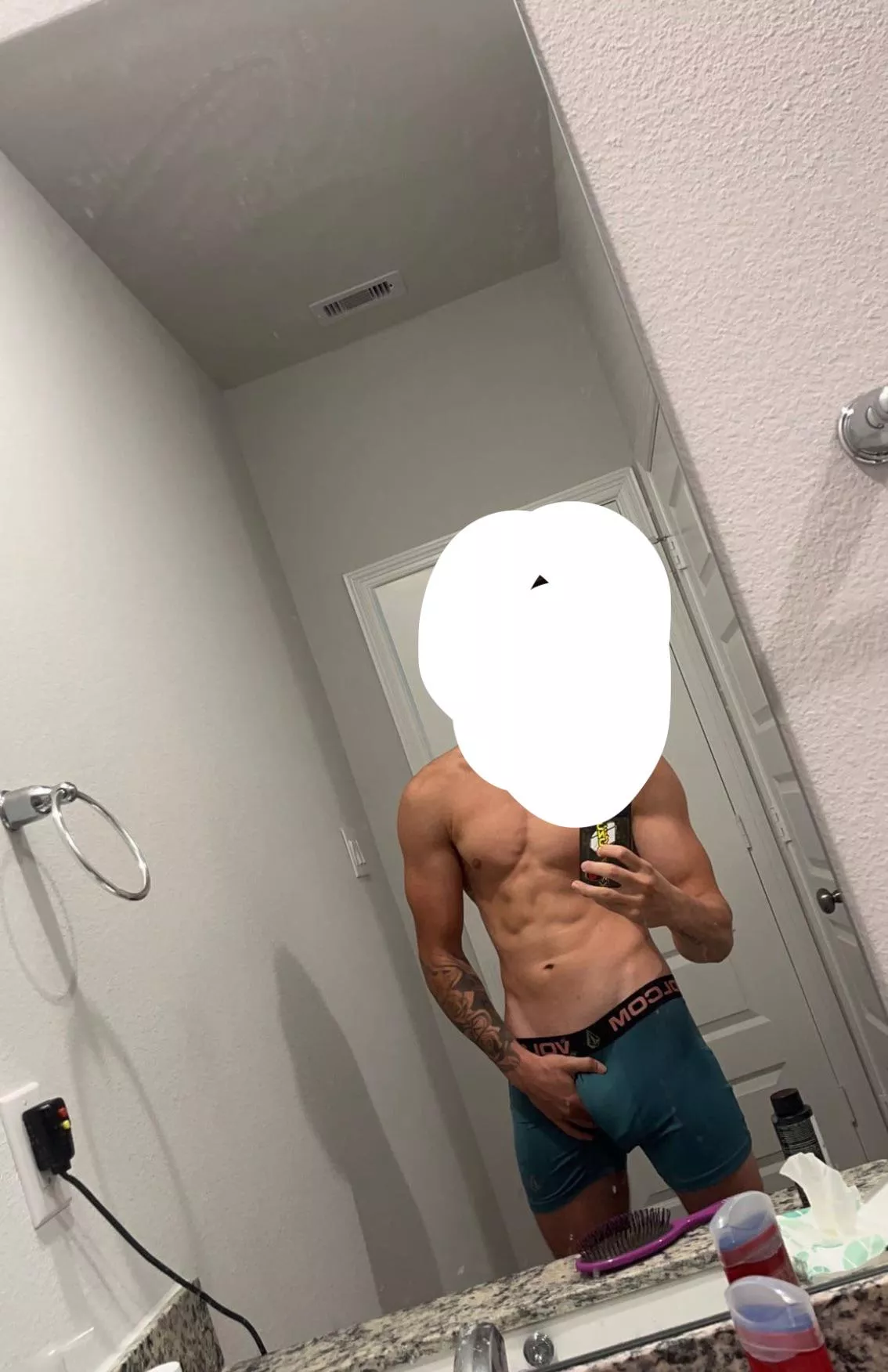22m us frat bro hmu to help me cum live while my girls on spring break  pverline23