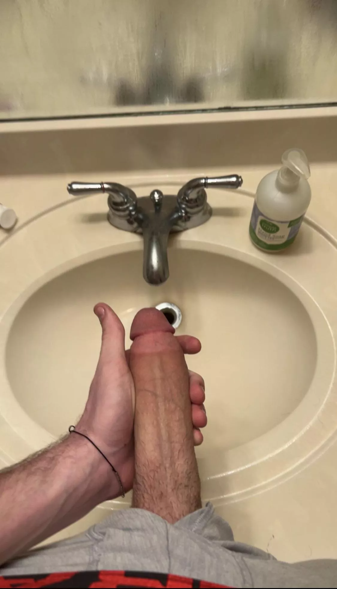 23 top arab, looking for a bottom @saadif1