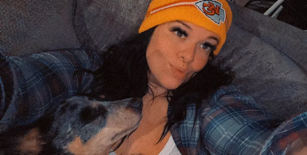 a sweet pupper selfie for your monday 😍 he smiles when he cuddles me 