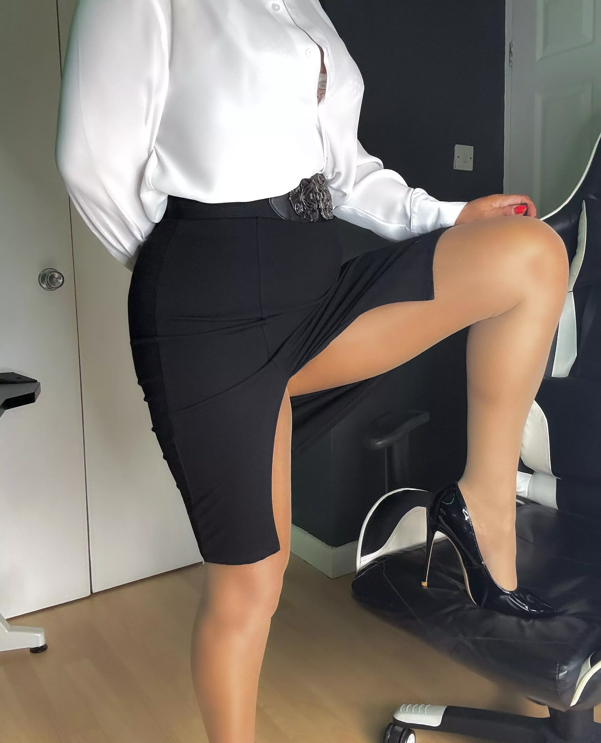 Back in the office😘How’s Monday looking ok?