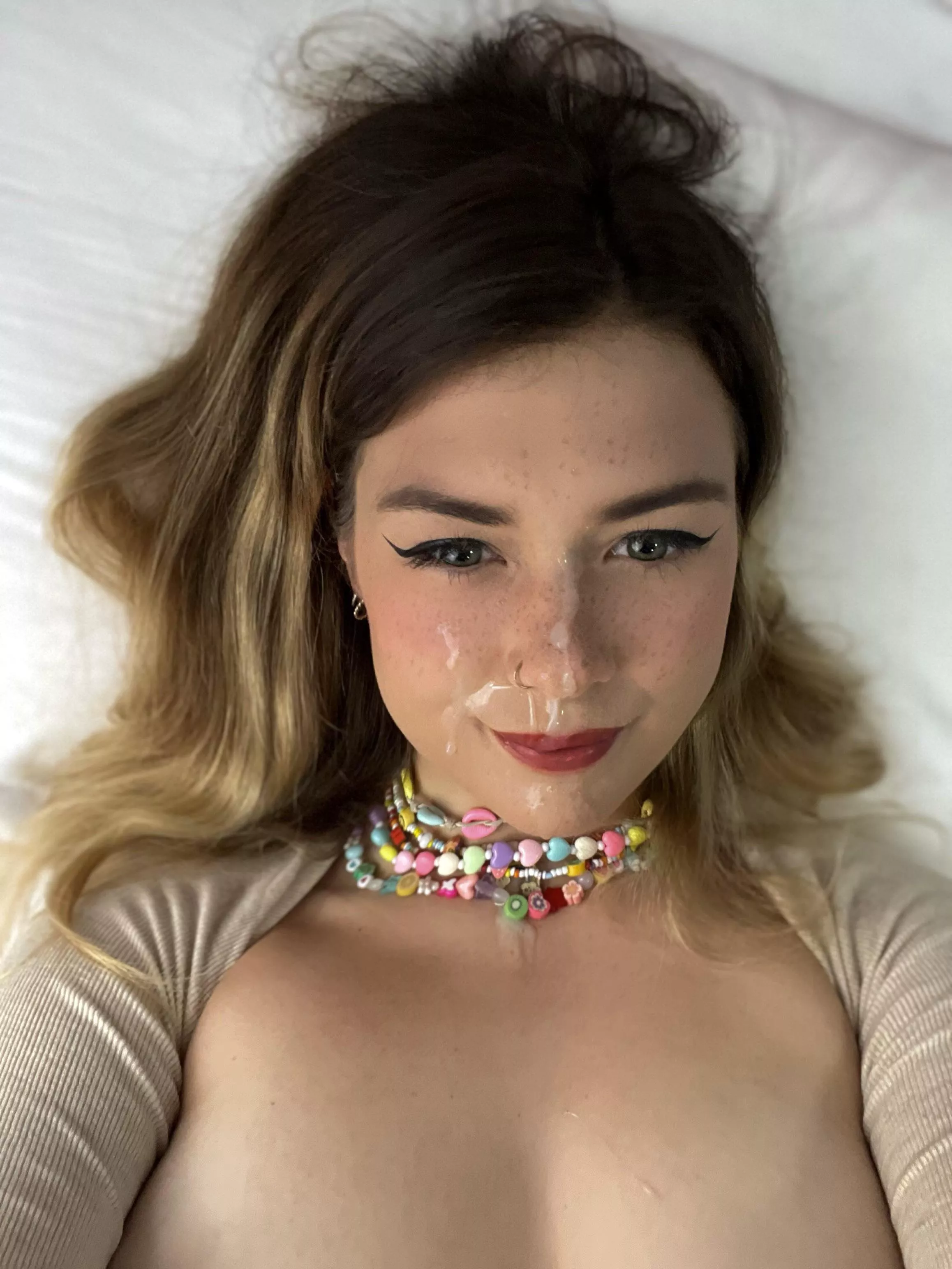 Blessed w some yummy sticky cum :P