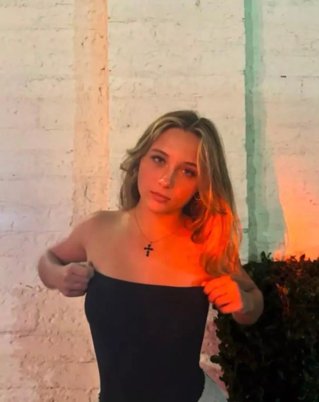 “Give me the cash before I show you”