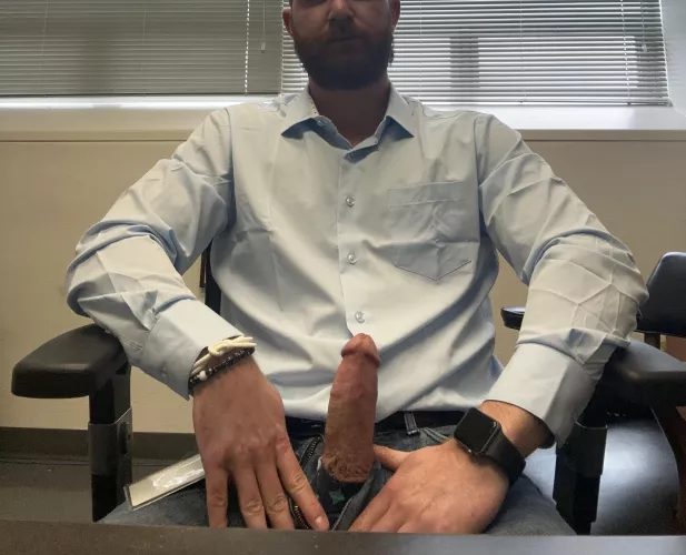 I hate Mondays, so i decided to take my cock out at work 