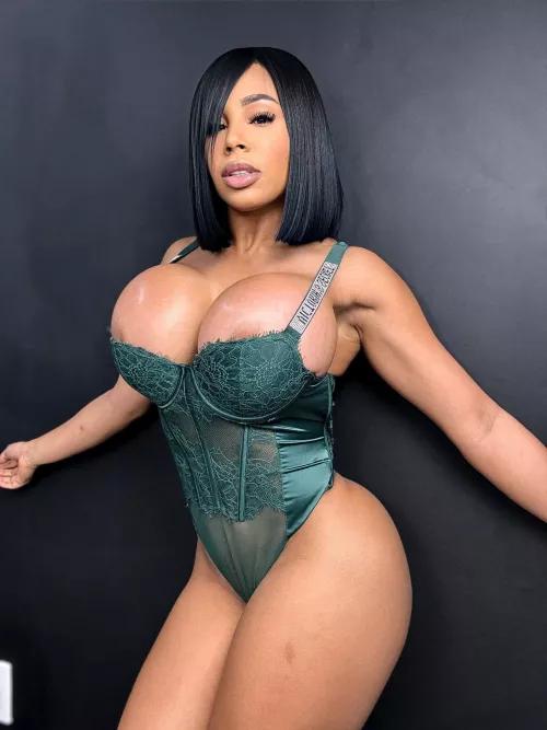 I like this outfit on her. Very elegant but still sexy.