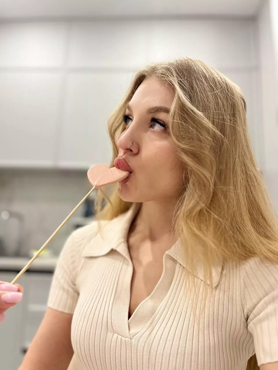 i love when you play with my blonde hair