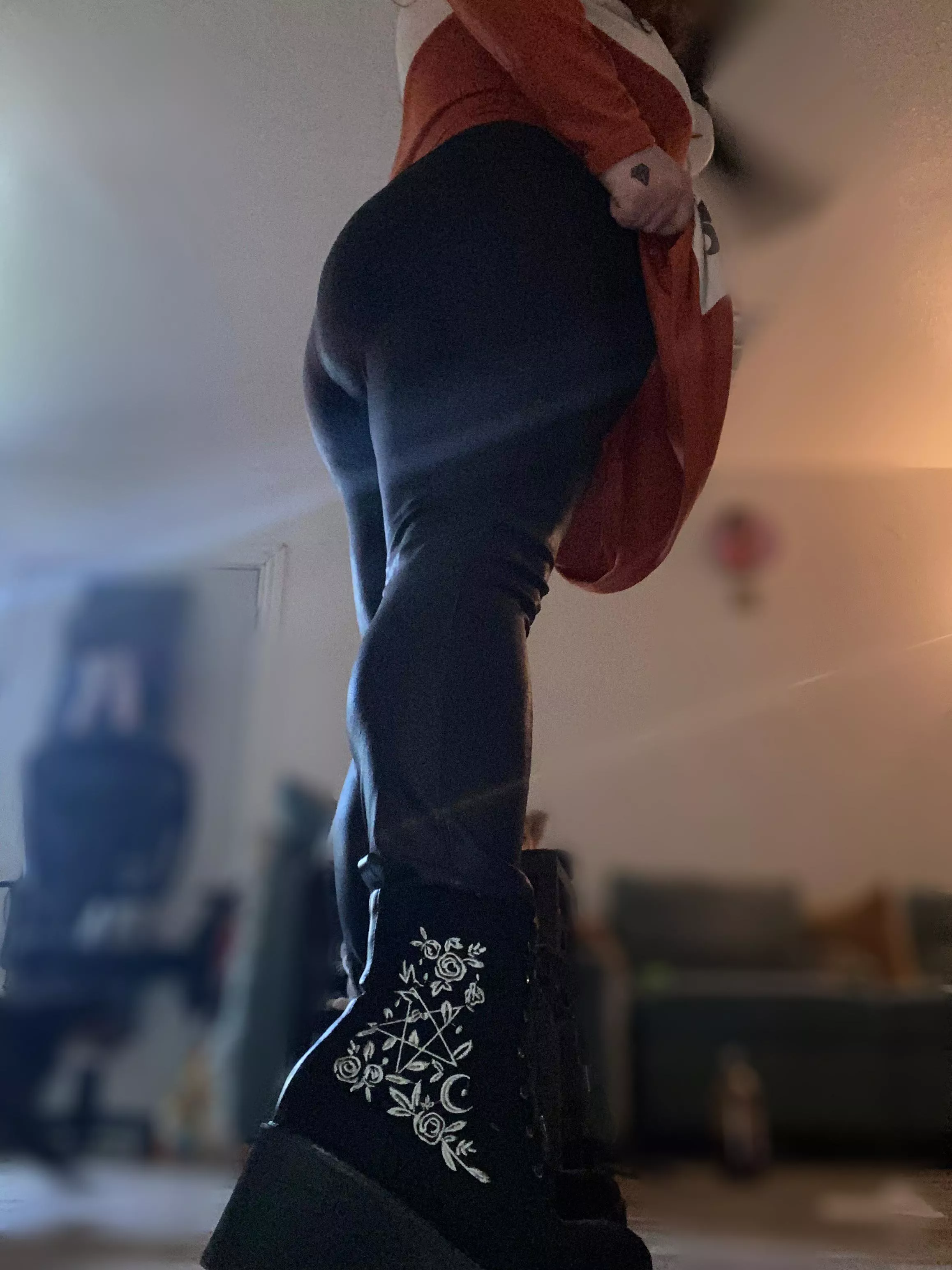 I’m the goth gf you were warned about 😉 [NB]