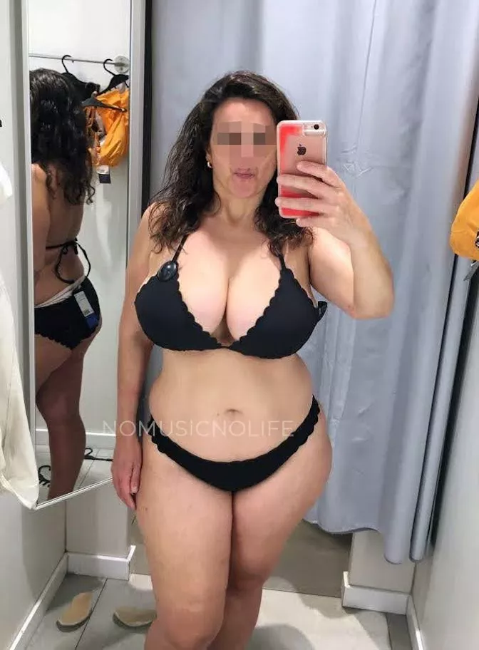 Me and my huge milkers are going shopping