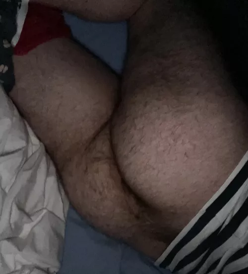 Some more hairy ass 😉