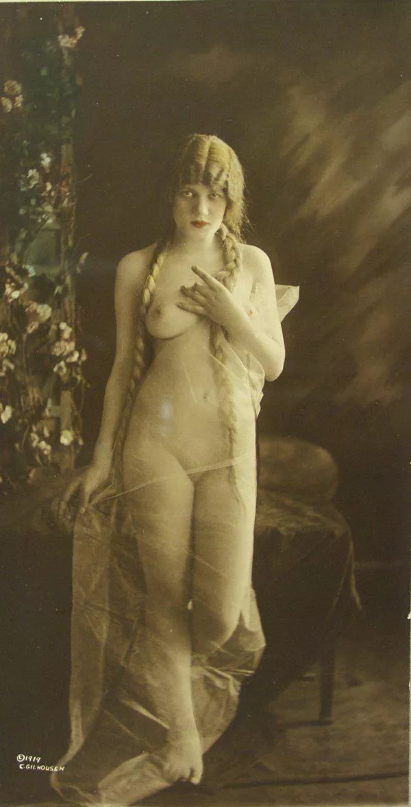 studio nude 1912
