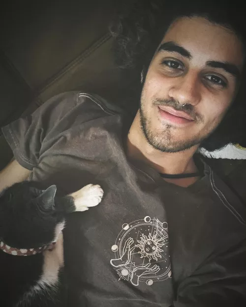 Tell me that ain’t the cutest little beast you’ve seen 🤧☺️