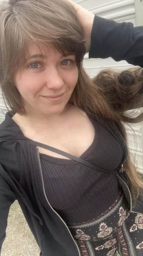 The pollen is definitely getting to me.. & yet it’s still cold outside. [f]