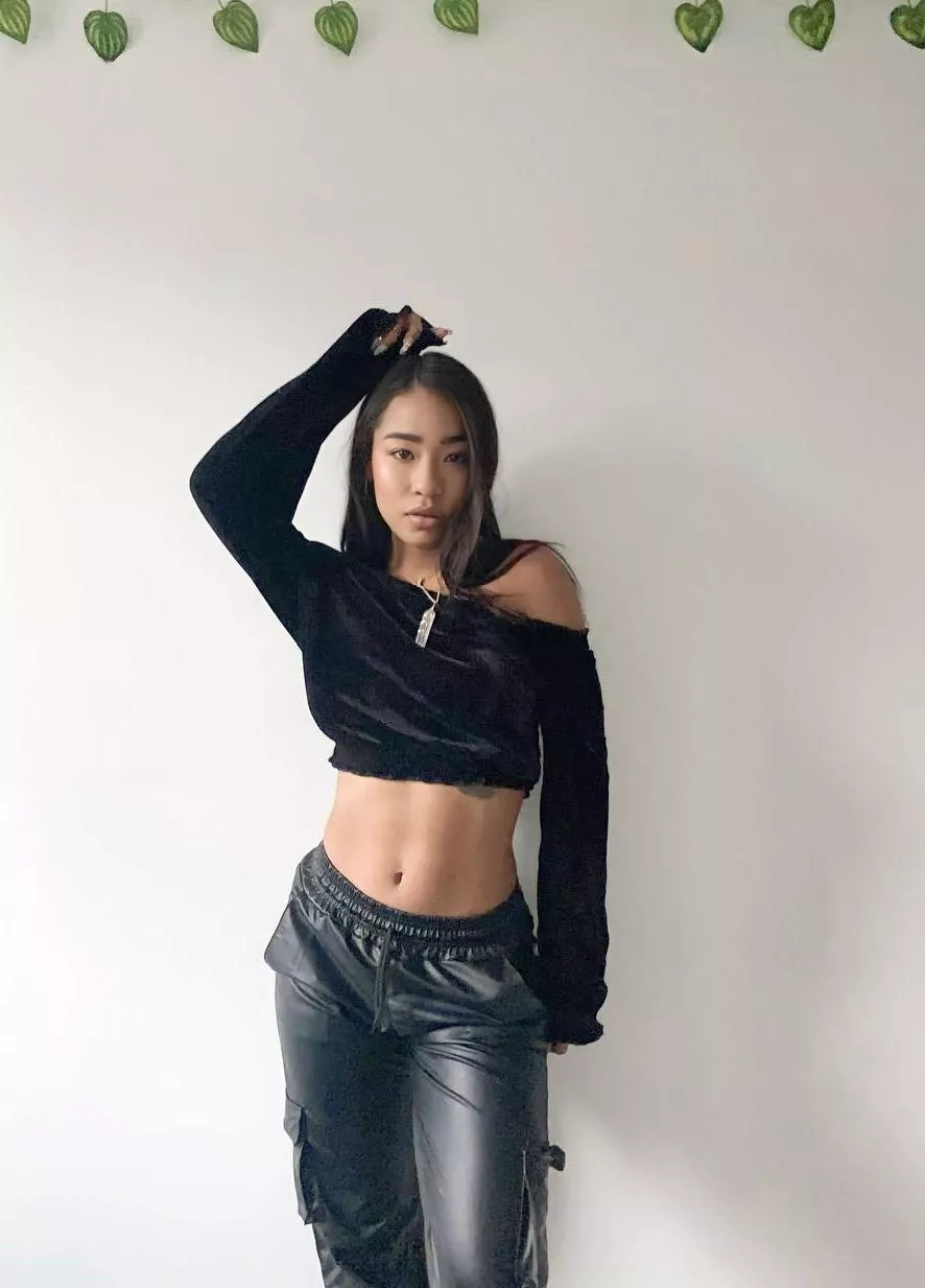 do i look sexy in croptops?