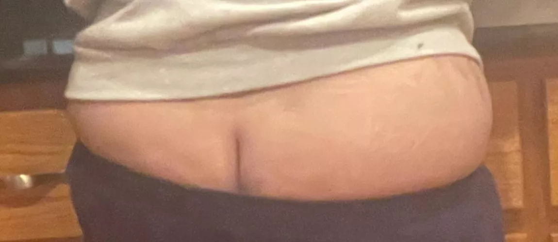 Everyone look at my mom’s ass