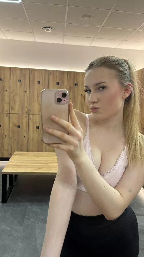 feeling pretty with my new outfit