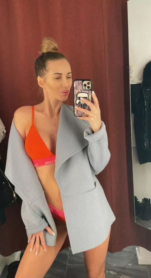 I know I'm naughty, so how about you take me 😋