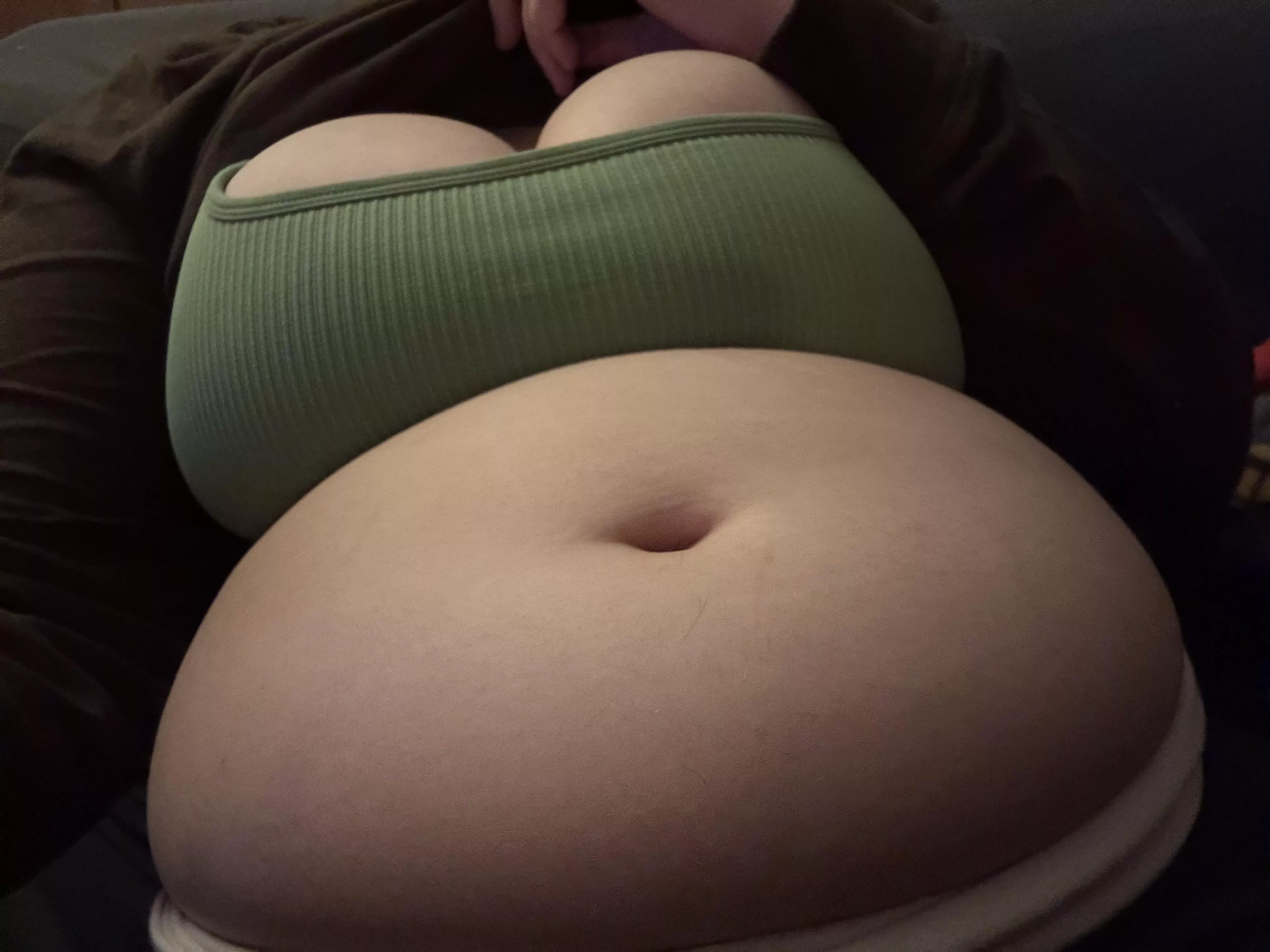 I’m so bloated. Who wants to rub it for good luck 🤭😈