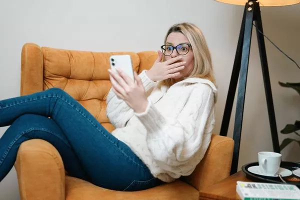 Martial law in Venus? Lust crisis and Pirates?!? What the heck is happening to The Matriarchy? I've got to find a way to get back before there's nothing left!