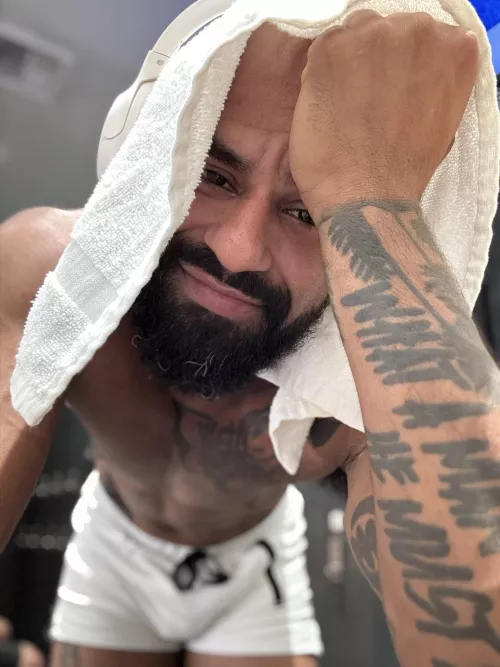 Ready to hit the sauna… best way to start a Monday 😌