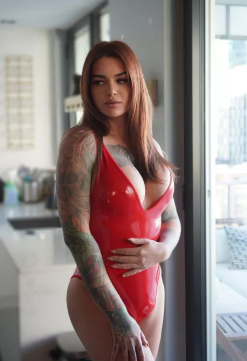 Dom trans, looking for a devoted slave. Prefers kinky and sissies. If you're not submissive, don't mind hitting me up. I can host or travel. Hit me up! Kik: yusoneleanor