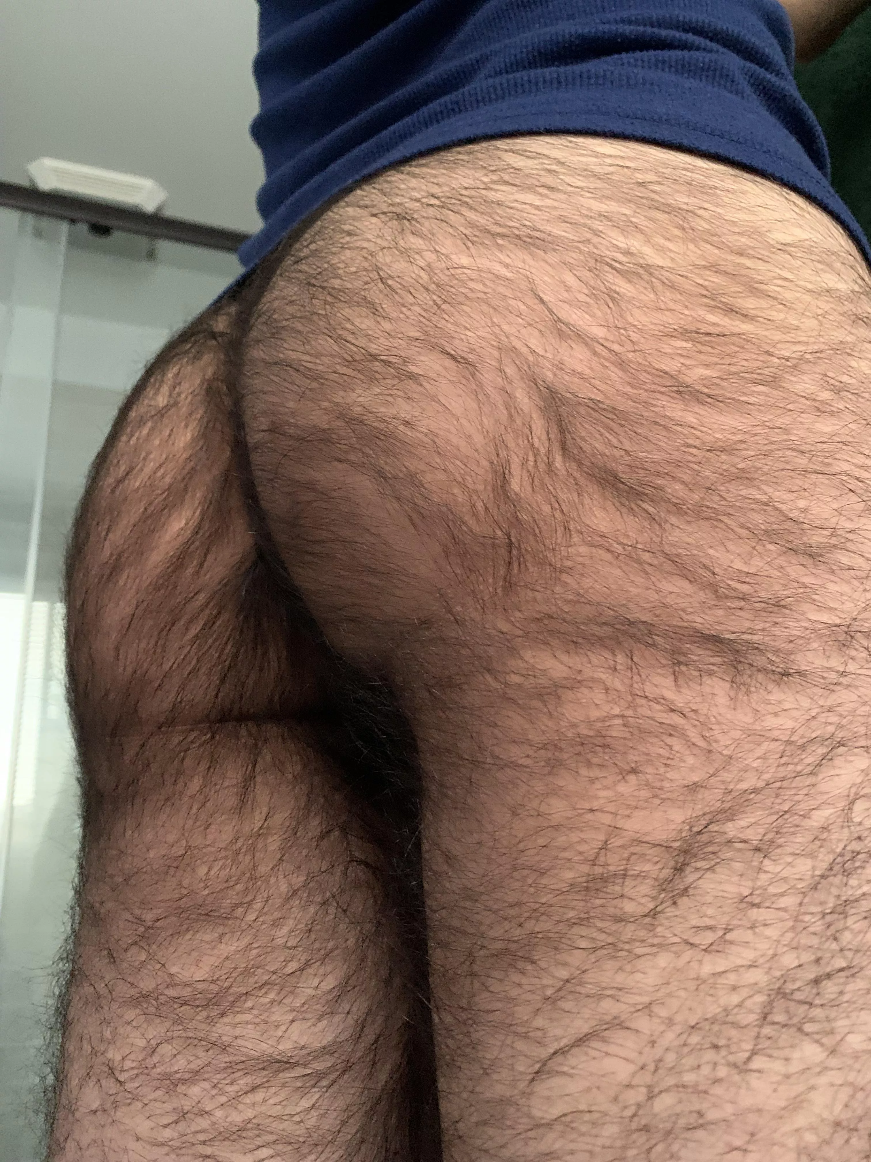 First thoughts when you see my hairy ass like this? 