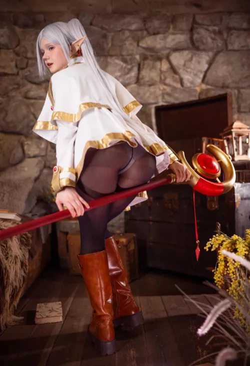 Frieren cosplay by Neyrodesu 