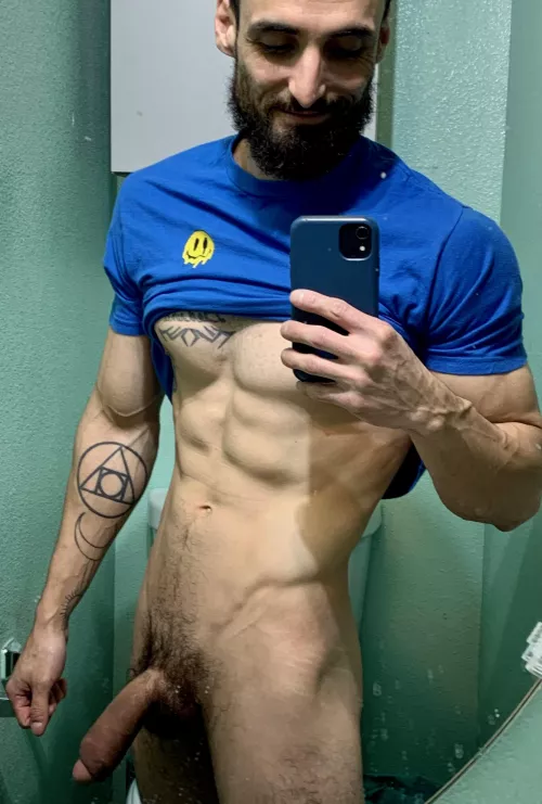 Single file line for the free crea[m]pies !