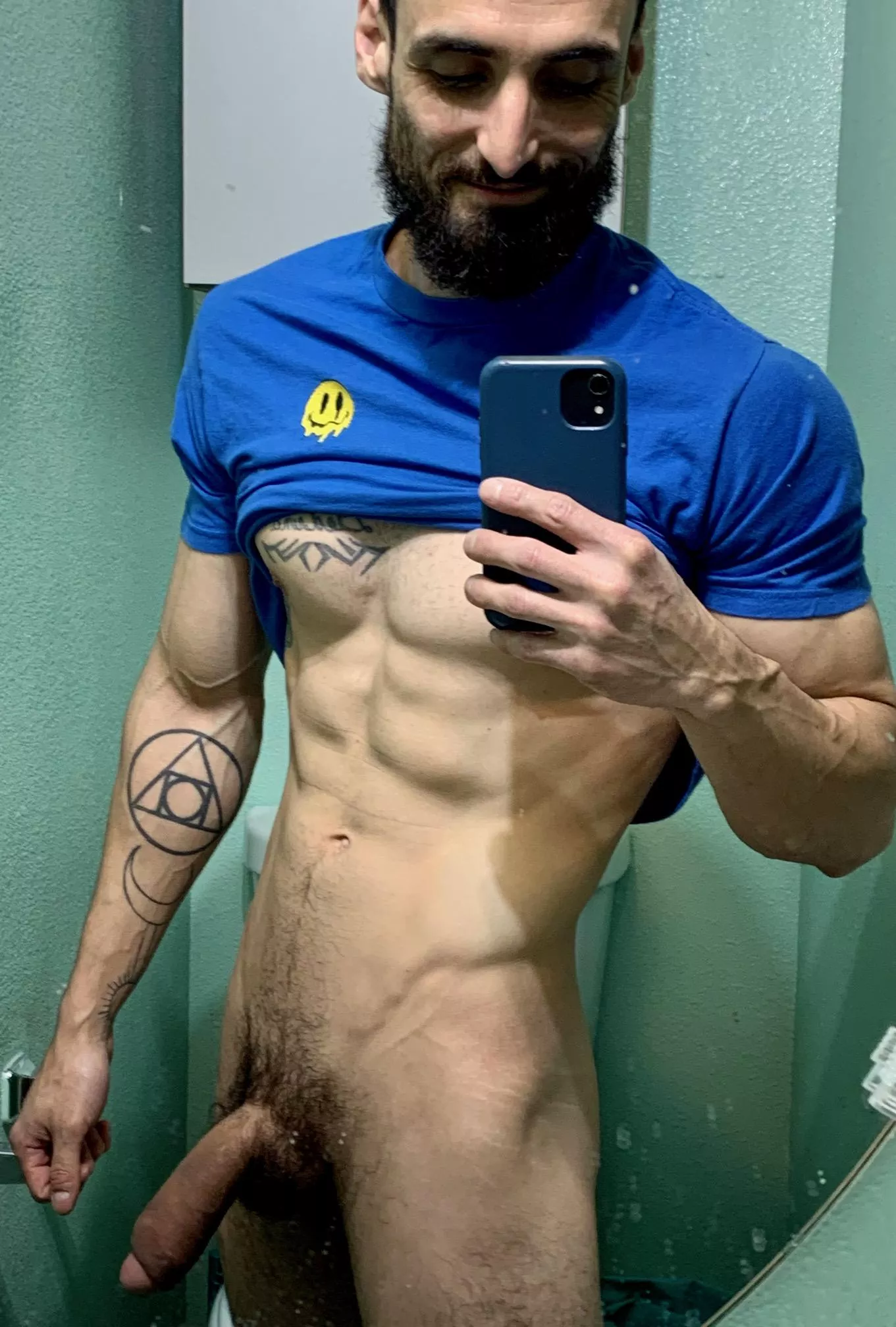 Single file line for the free crea[m]pies !