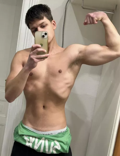 (19)Would you lick my pit?