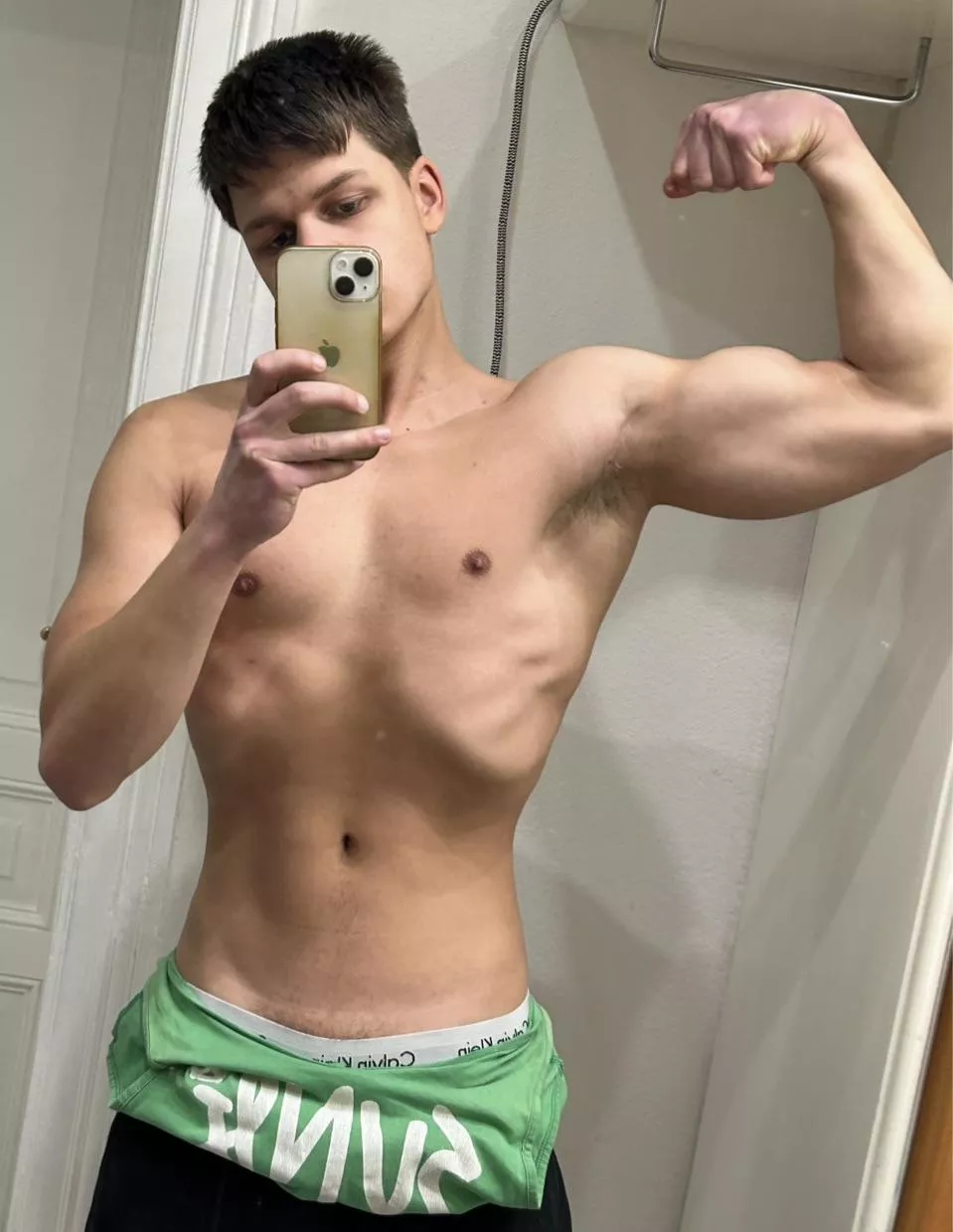 (19)Would you lick my pit?