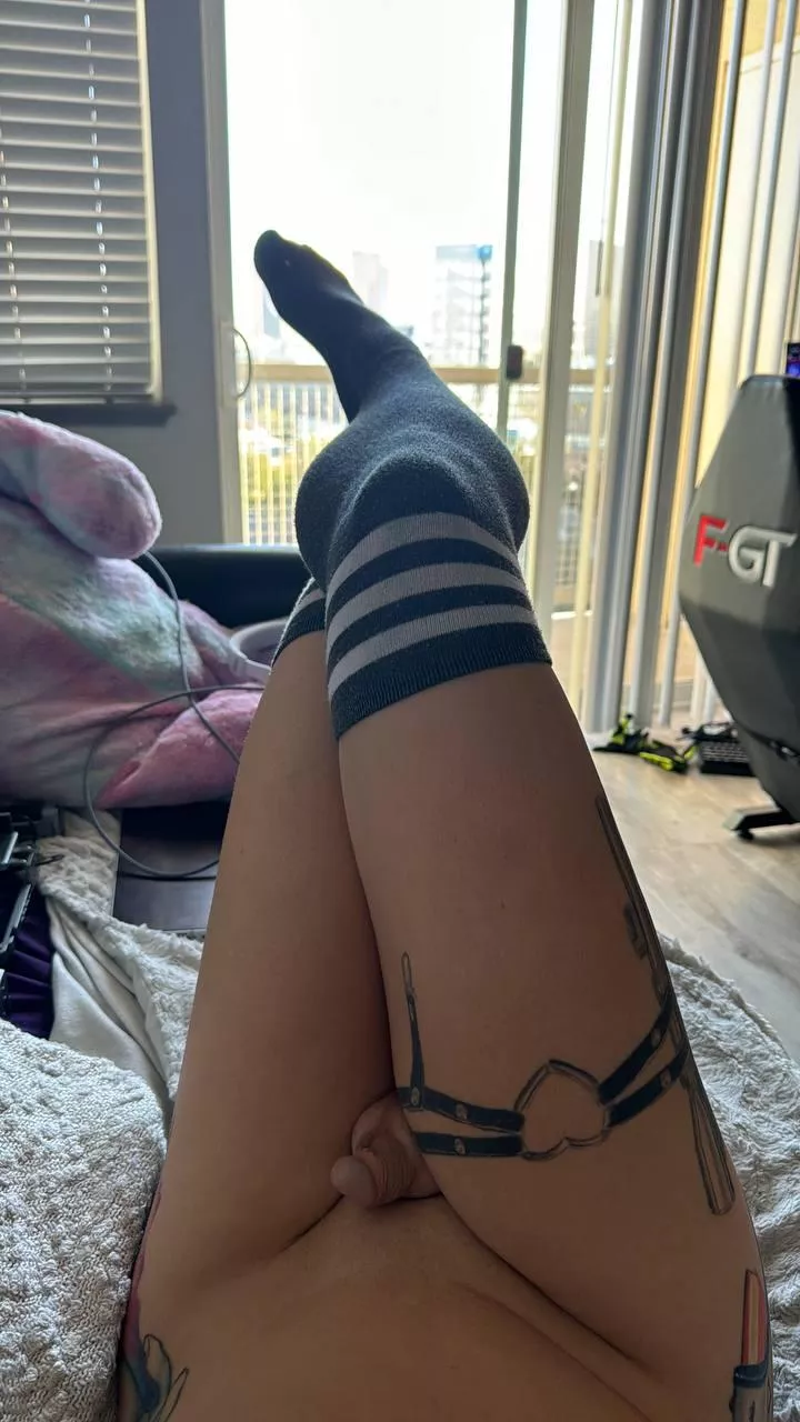 Can I chill in your bed just like this?