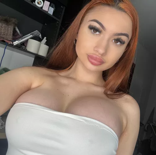 Classy make-up and dress