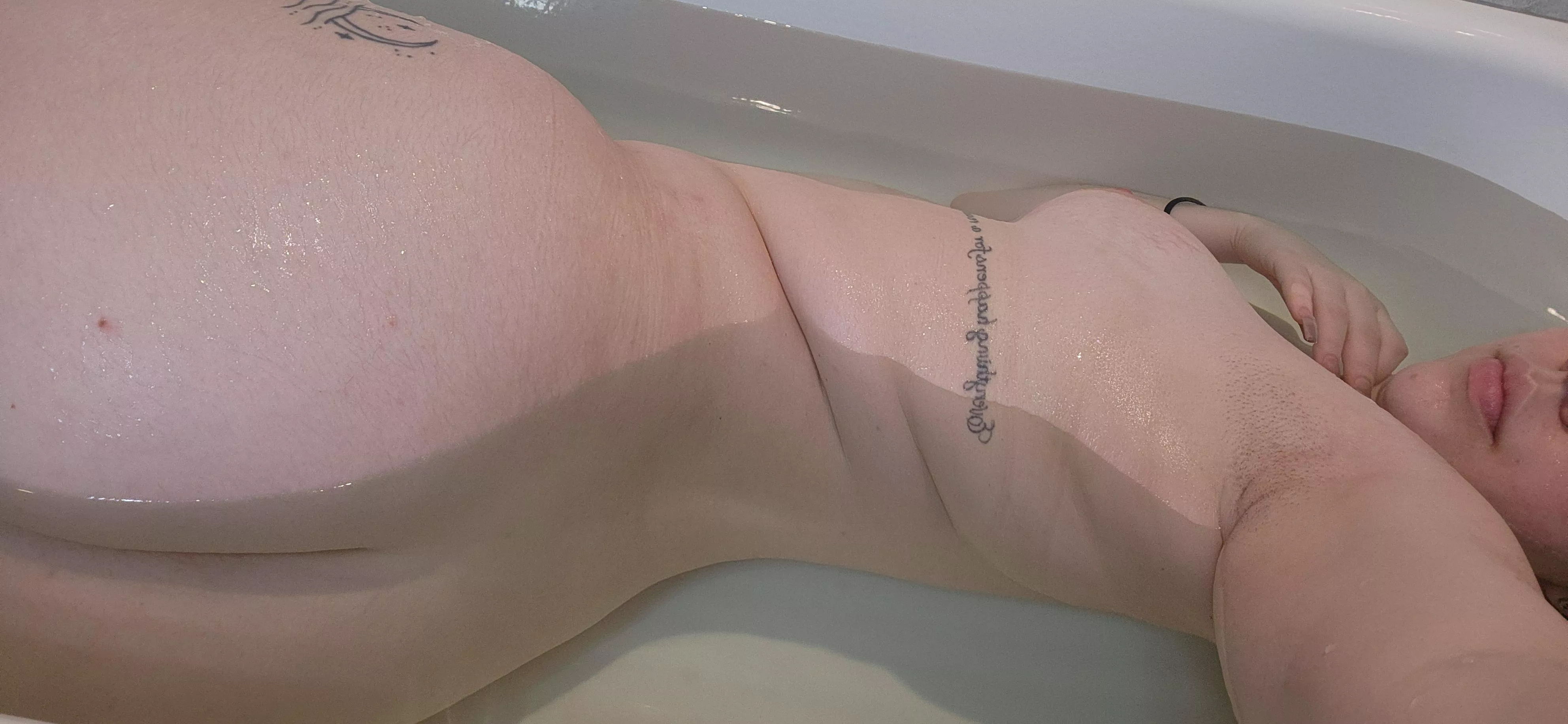 Come get wet with me 💦