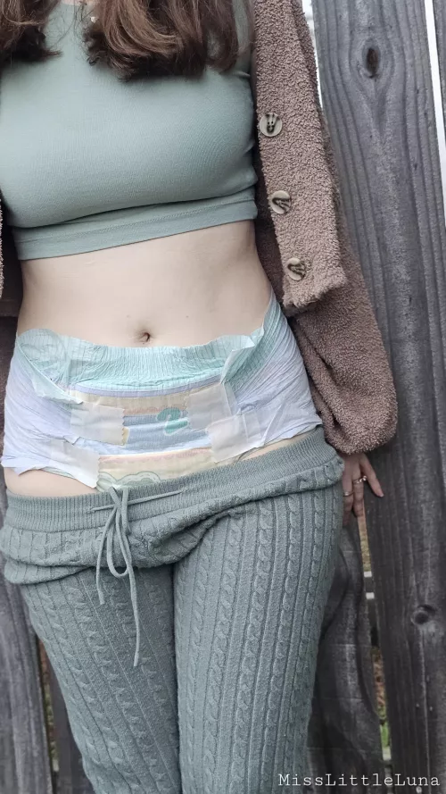 crop tops & high waisted dips 🩷