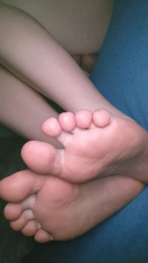 Even I find my own feet yummy looking 