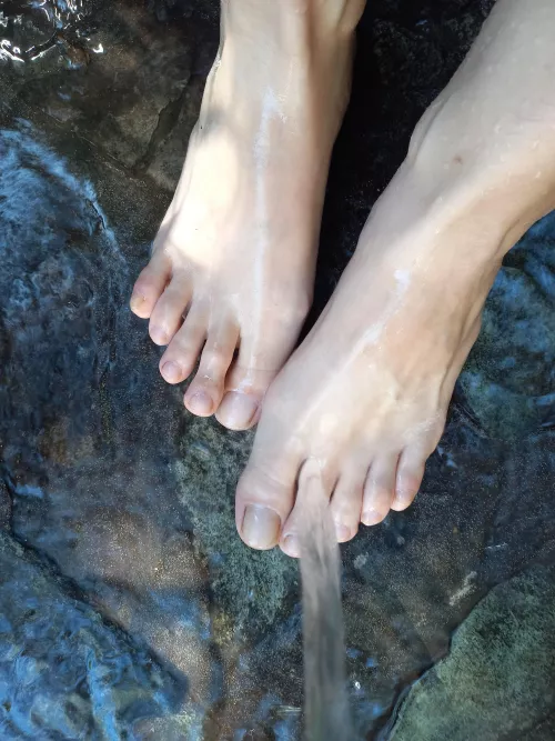 i love to see that you love my feet and worship them