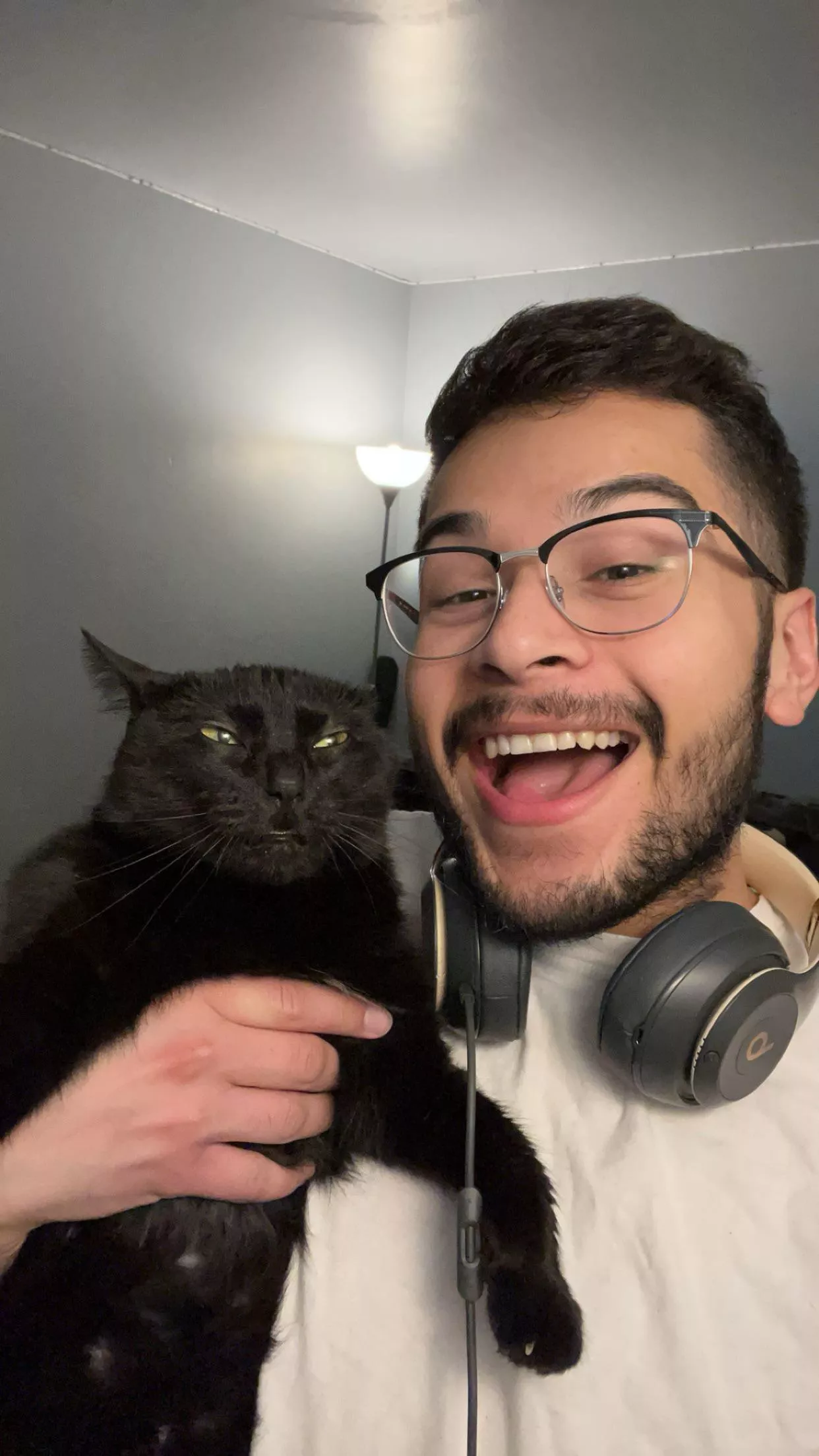 My cats face describes how this week has went, it’s almost the weekend though 😮‍💨