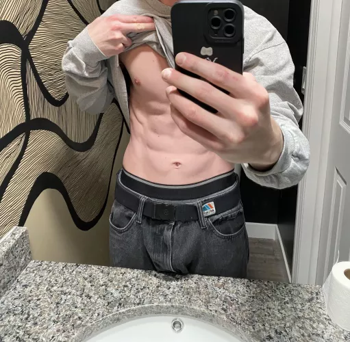 Not a lot of people expect these abs under my baggy clothes 