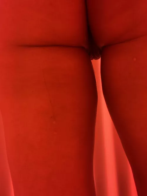 Red light therapy has my ass creases dripping lately!